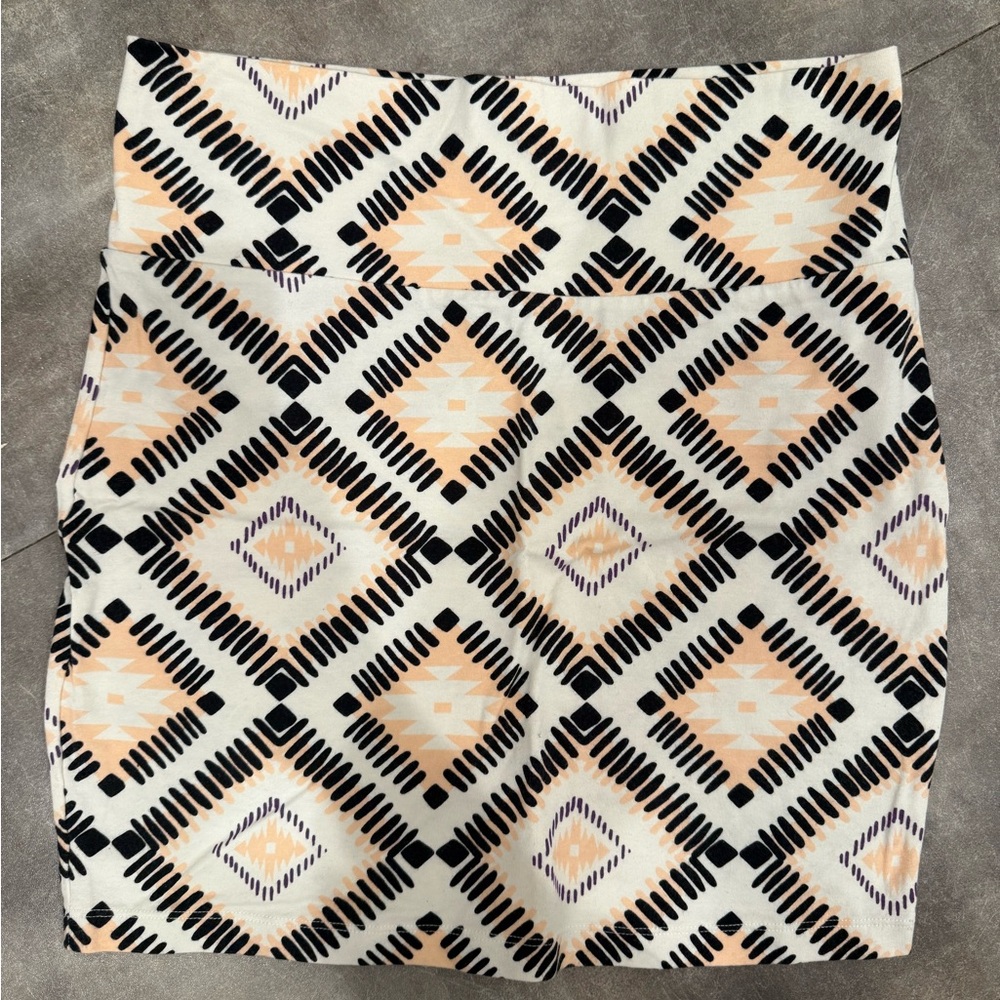 Charlotte Russe Black and Cream Geometric Pencil Skirt